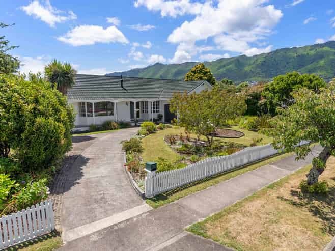 49 Sylvan Avenue, Waikanae