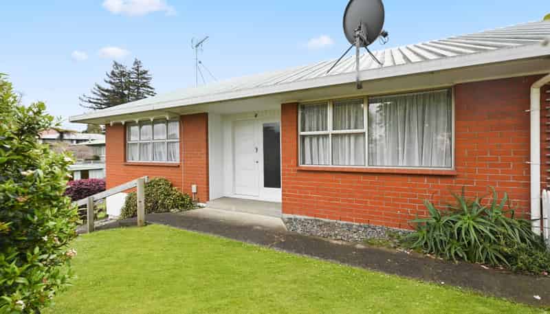 13B Lorraine Place, Glenview