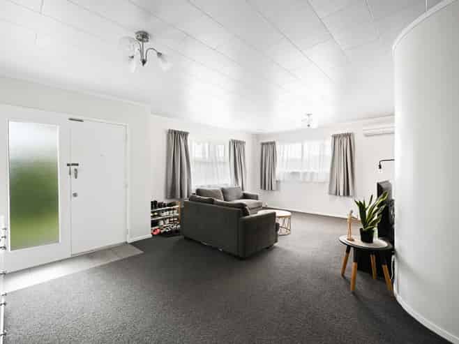 13B Lorraine Place, Glenview