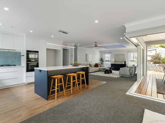 8 Porokaiwhiri Street, Crofton Downs