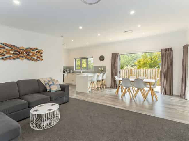 7 Orion Way, Featherston