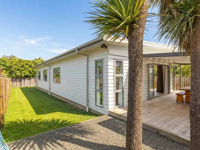 7 Orion Way, Featherston