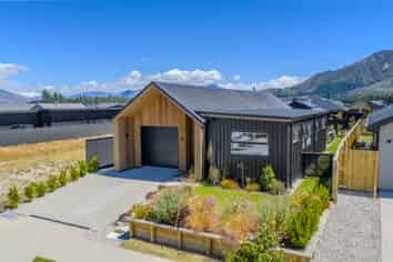 16 Guthrie Street, Lake Hawea