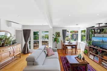 32 Martindales Road, Heathcote Valley