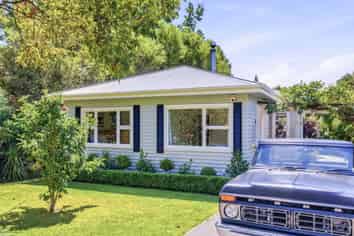 32 Martindales Road, Heathcote Valley