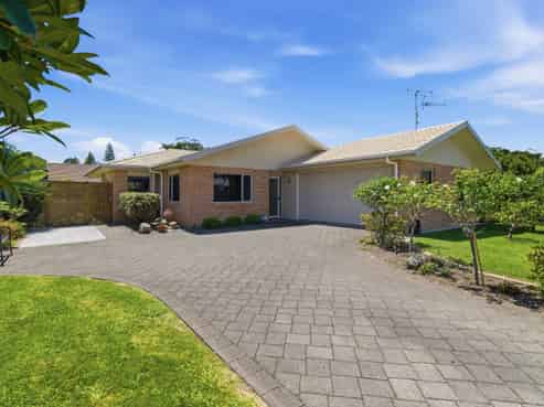 15 Pembroke Drive, Bethlehem