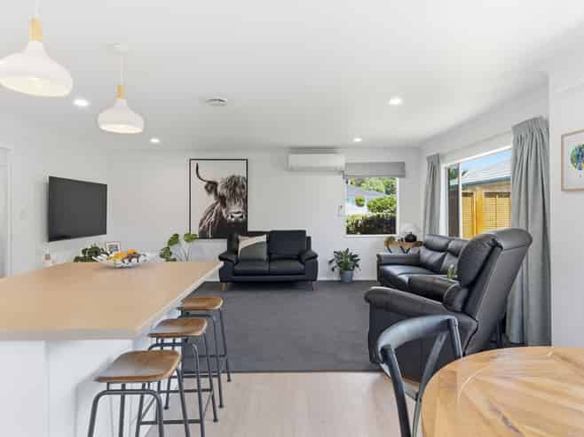 15 Pembroke Drive, Bethlehem