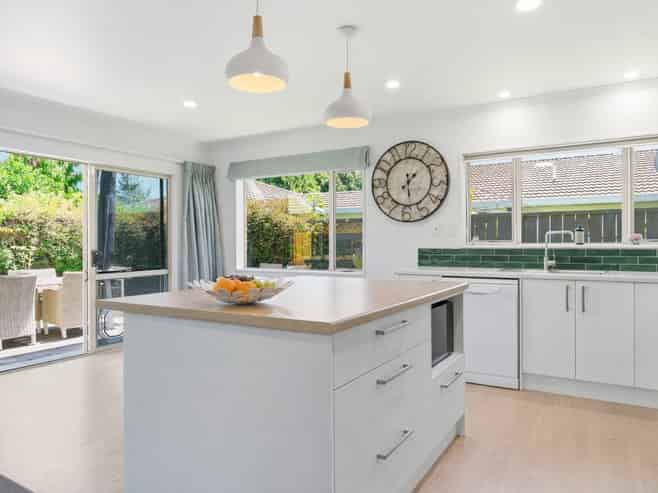 15 Pembroke Drive, Bethlehem