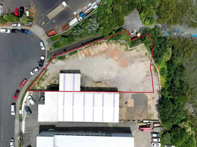 Hard-to-find Avondale yard with excellent access