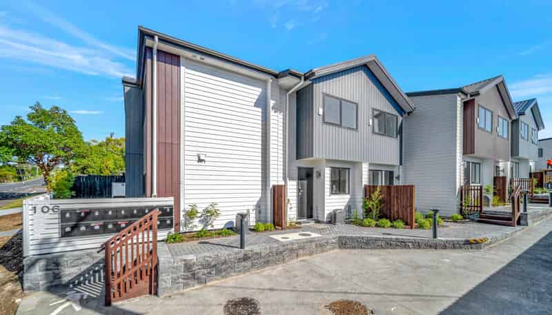 1/106 Triangle Road, Massey