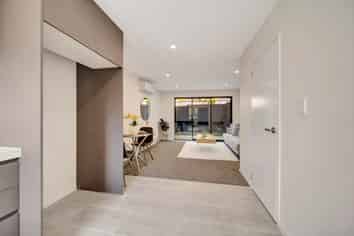 2/106 Triangle Road, Massey