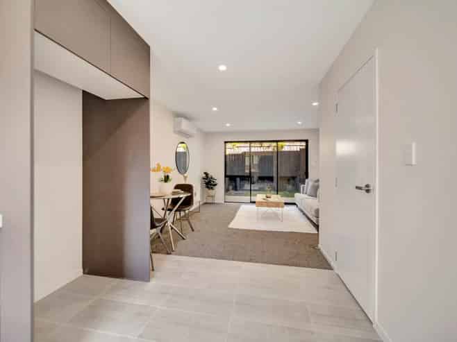 2/106 Triangle Road, Massey