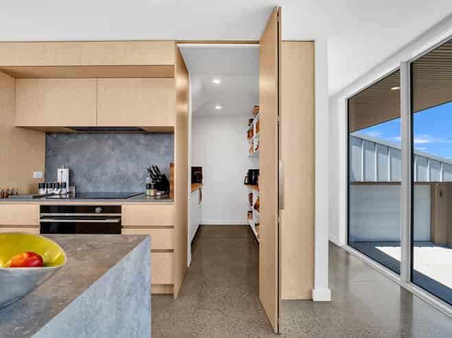 8 Piripai Rise, Coastlands
