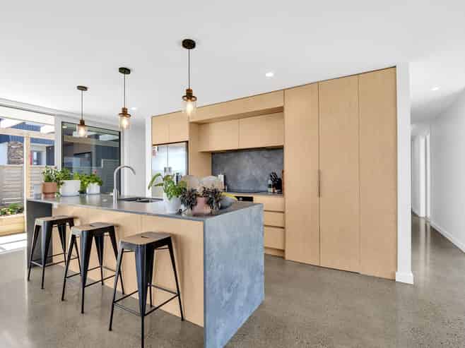 8 Piripai Rise, Coastlands