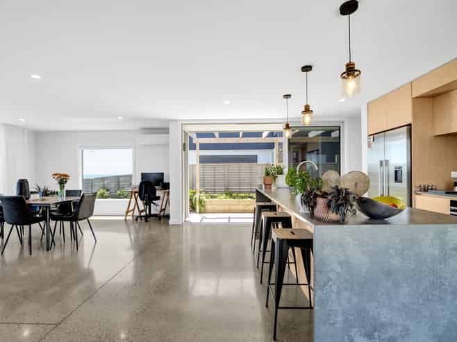 8 Piripai Rise, Coastlands