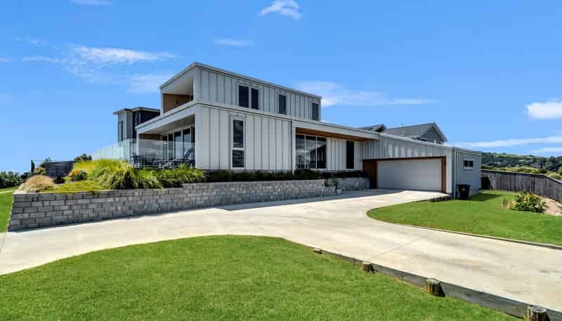 8 piripai Rise, Coastlands