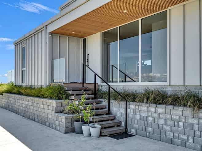 8 Piripai Rise, Coastlands