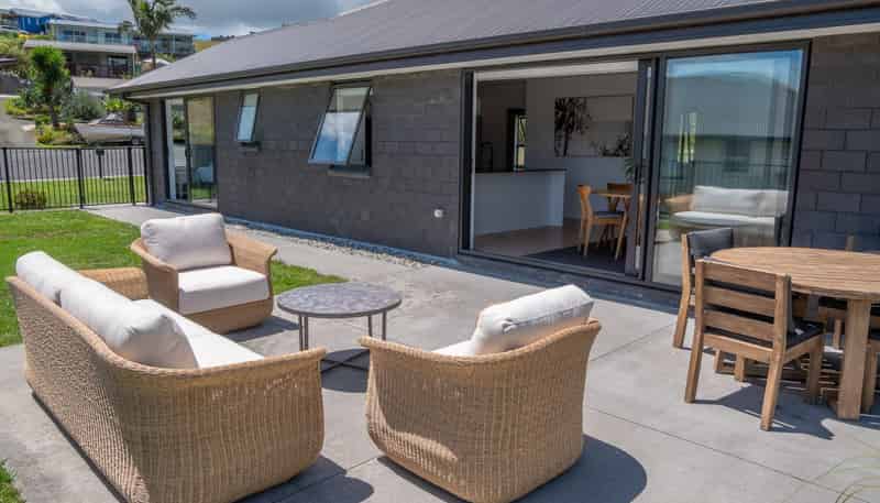 9 Loke Crescent, Coopers Beach