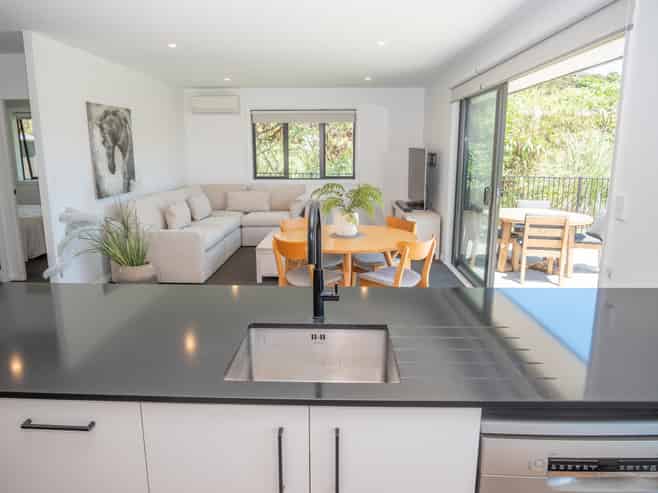 9 Loke Crescent, Coopers Beach