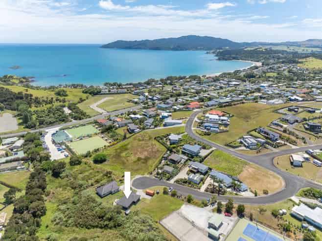 9 Loke Crescent, Coopers Beach