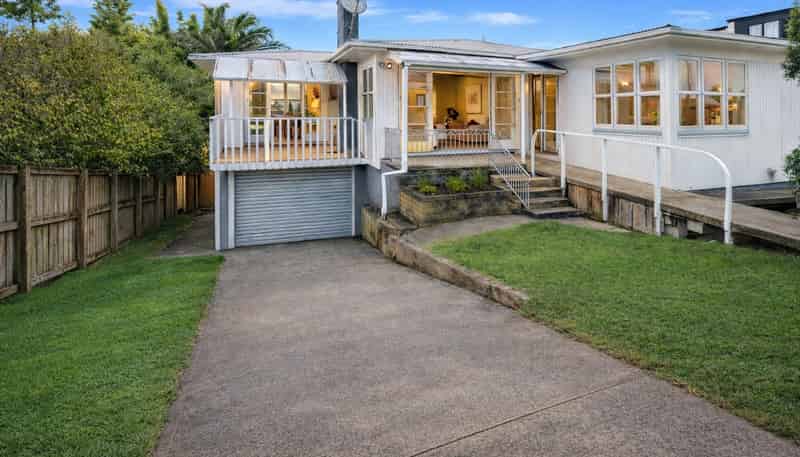 16 Sylvan Crescent, Te Atatu South