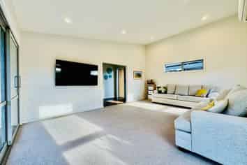 77 Lochhead Street, Mahora