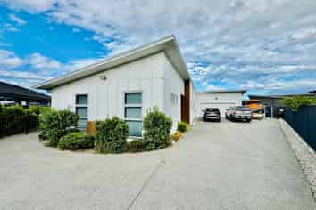 77 Lochhead Street, Mahora