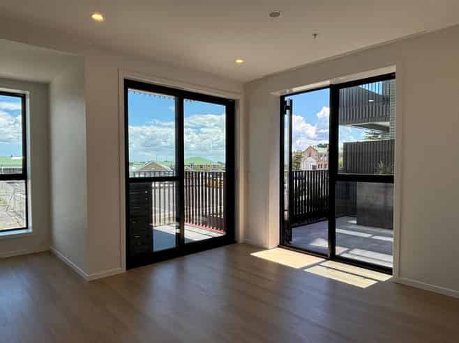 102/2B Te Ara Taurapa, Point Chevalier