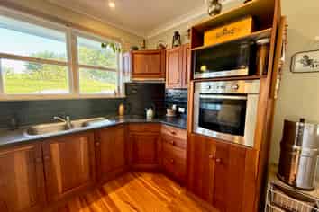 24 Wrights Road, Raglan