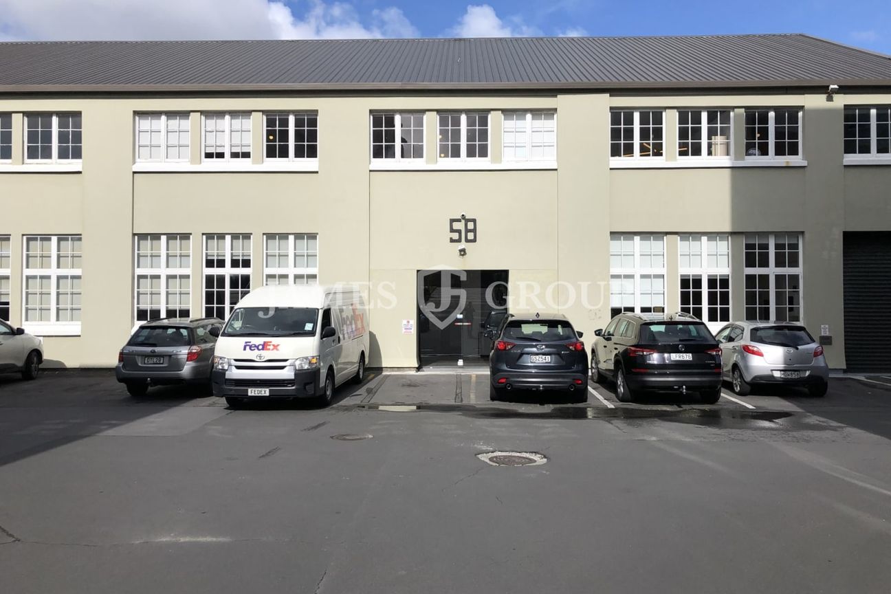 HIGH STUD CHARACTER SPACE WITH 2 CAR PARKS - Ansicht 6