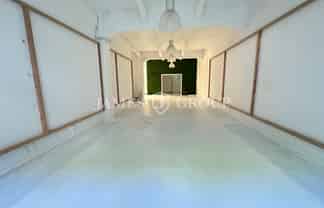 HIGH STUD CHARACTER SPACE WITH 2 CAR PARKS