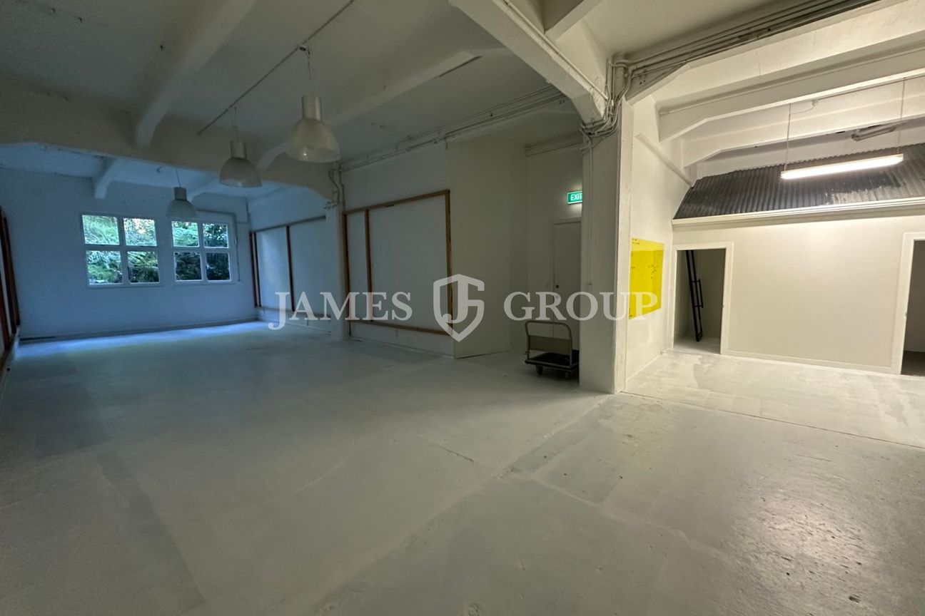 HIGH STUD CHARACTER SPACE WITH 2 CAR PARKS - Ansicht 2