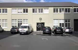 VERSATILE GREY LYNN OFFICE WITH PARKING