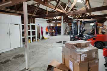 For Lease - calling all Tradesmen