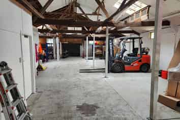 For Lease - calling all Tradesmen