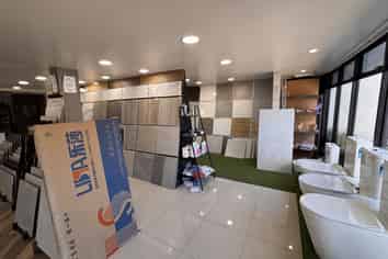 High-exposure warehouse | ten on-site car parks