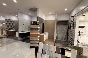 High-exposure warehouse | ten on-site car parks