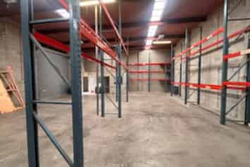 High-exposure warehouse | ten on-site car parks