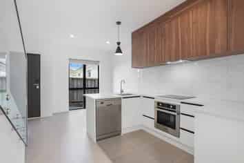 4/8 Rosier Road, Glen Eden