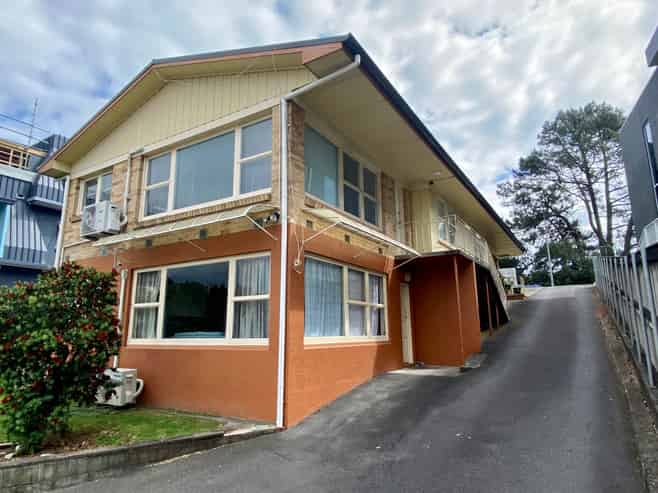 2/1 Ruakiwi Road, Hamilton Lake