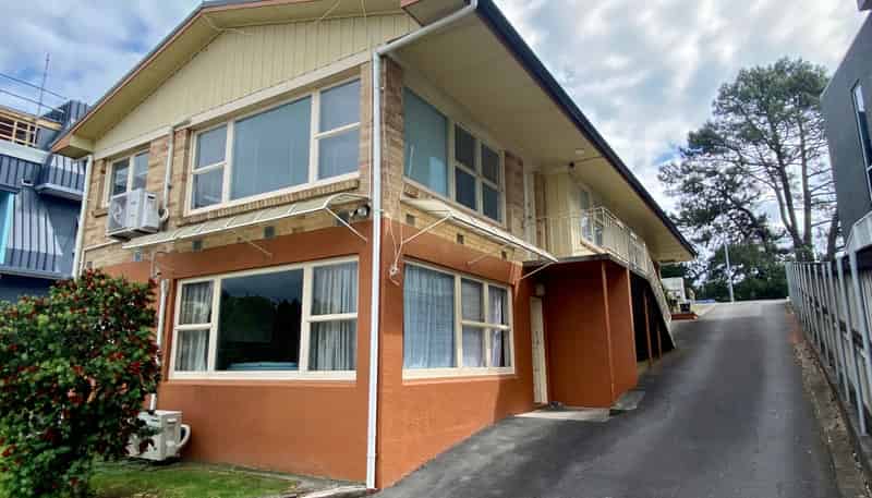 2/1 Ruakiwi Road, Hamilton Lake