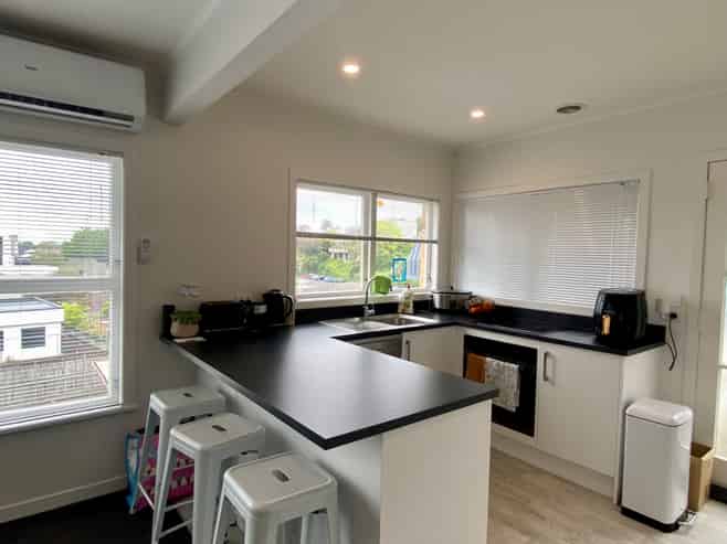 2/1 Ruakiwi Road, Hamilton Lake