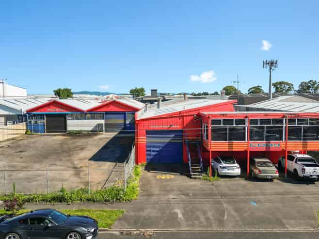 Te Rapa dual warehouse with large secured yard