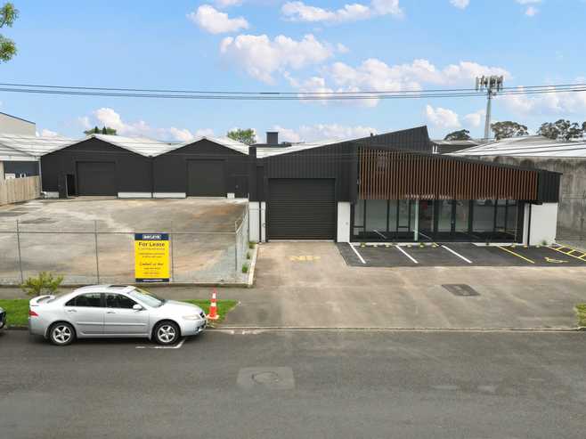 Te Rapa dual warehouse with large secured yard