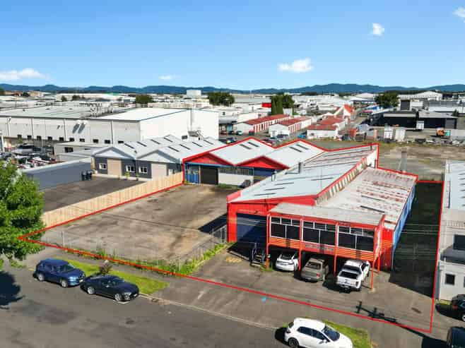 Te Rapa dual warehouse with large secured yard