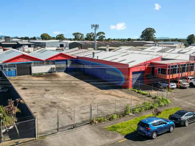 Te Rapa dual warehouse with large secured yard