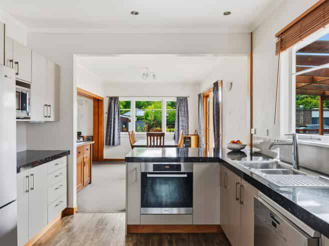 15 Kelvin Street, Inner Kaiti