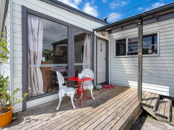10 Beach Street, Waikouaiti