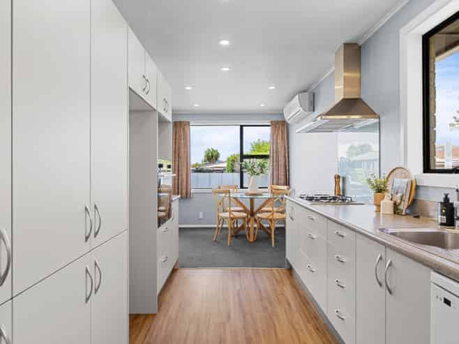 76 Frensham Crescent, Woolston