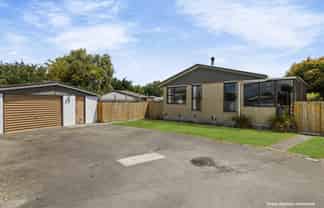 76 Frensham Crescent, Woolston